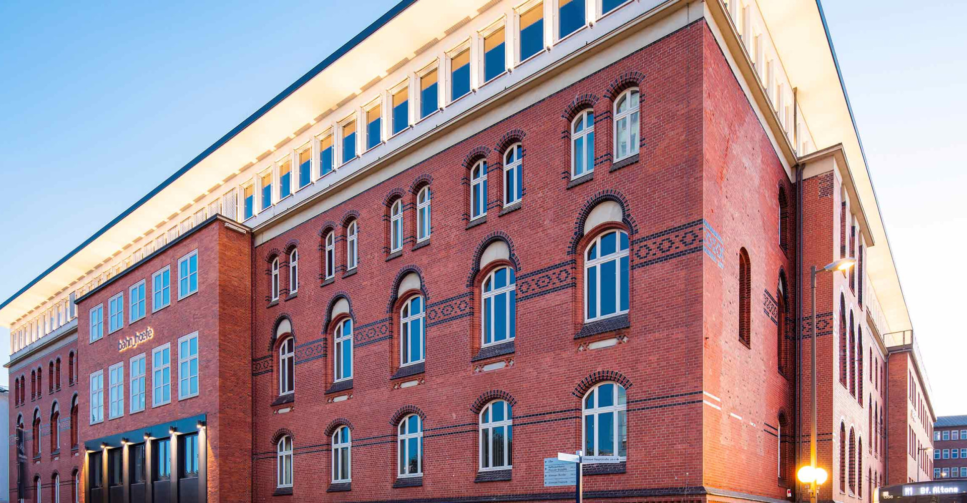 University of Europe for Applied Sciences (UE)